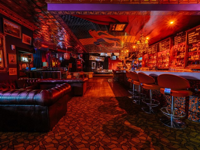 LazyBones Lounge Restaurant &amp; Bar